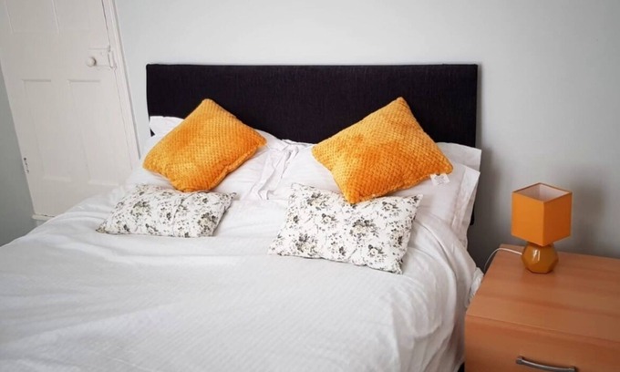 Gedling House | Lovely House with free Parking wifi