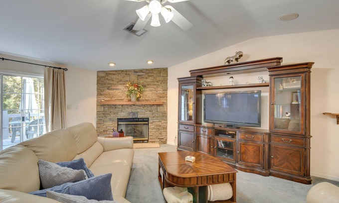 Reed Creek House | Lovely Lake Hartwell Retreat with Dock & Grill!