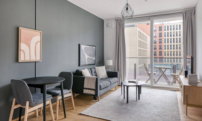 Erdberg Apartment | Lovely Landstraße 1BR w/Elevator & Rooftop Pool, near U3, by Blueground