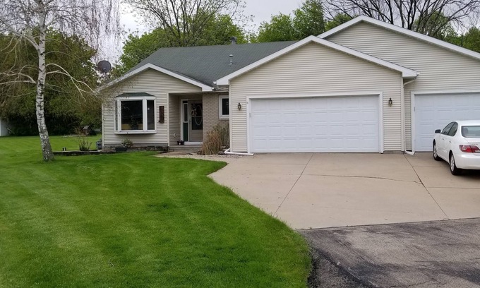 Oshkosh House | Lovely, large home near EAA