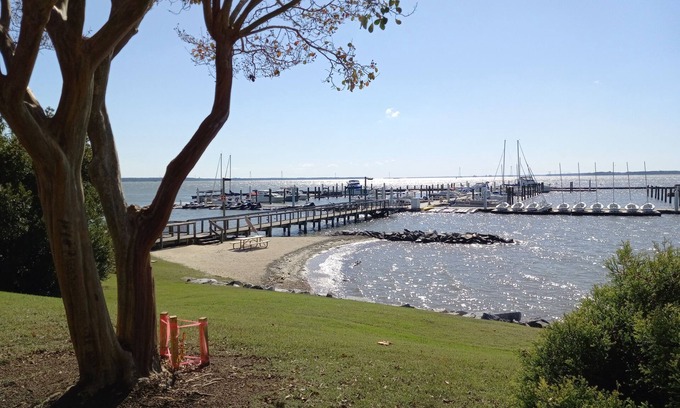 Lackey Apartment | Lovely large room by river in "Kingsmill on the James"