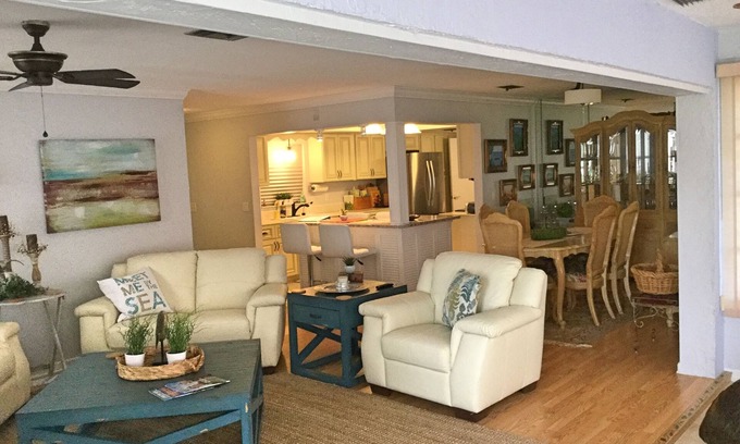Biggar Villa | Lovely luxury villa, golf, shopping, dining, beaches and spring training