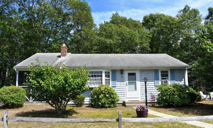 Dennis Port House | Lovely ranch home with screened in porch. 8/10 mile to Haigis Beach in Dennis