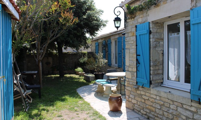Saint-Pierre-d'Oleron House | Lovely renovated typical Charentais house in a good location sleeps 4 people