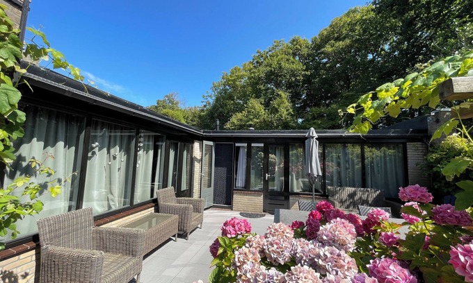 Sint Maartenszee House | Lovely relaxing cottage close to beach and dunes