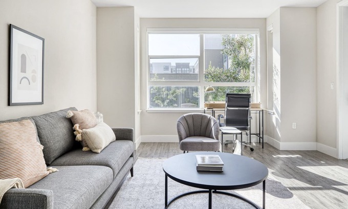 Centennial Apartment | Lovely Redwood City 2BR w/Gym & Tennis Court, walk to WF, by Blueground