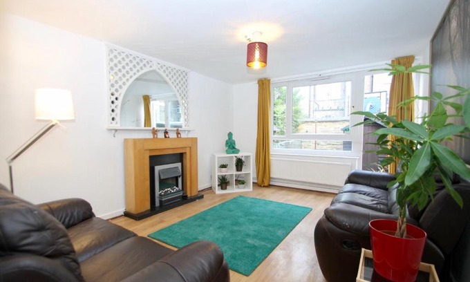 Latchmere House | Lovely Spacious 4 Beds House 7 min Clapham Junction Station