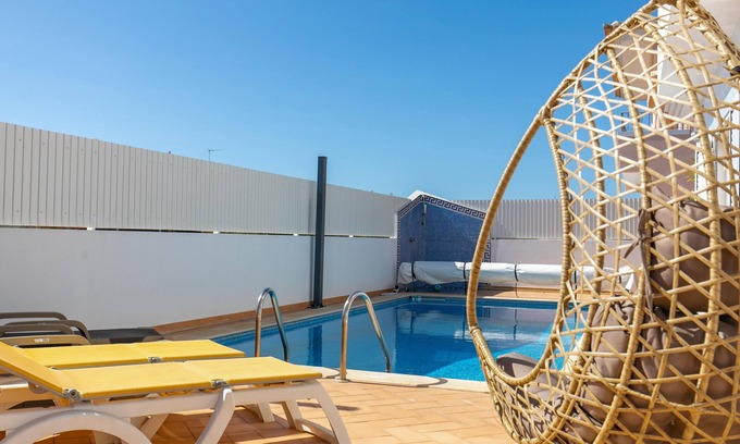 Porto de Mos Villa | Lovely Spacious Villa in a Great Location