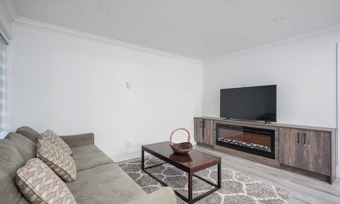 Surrey Newton Apartment | Lovely studio with AC in charming Surrey