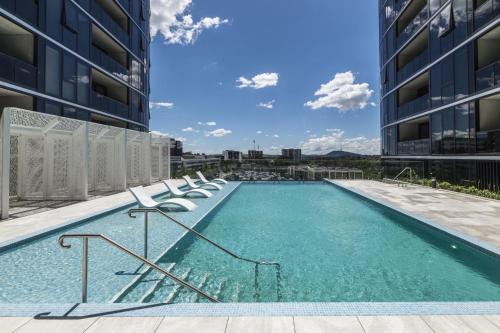 Phillip Apartment | Lovely Sunny 2-bedroom Apartment with Pool and Gym