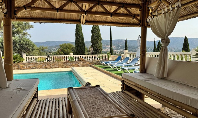 Bormes-Les-Mimosas Apartment | Lovely T2 property secure private parking in a peaceful location