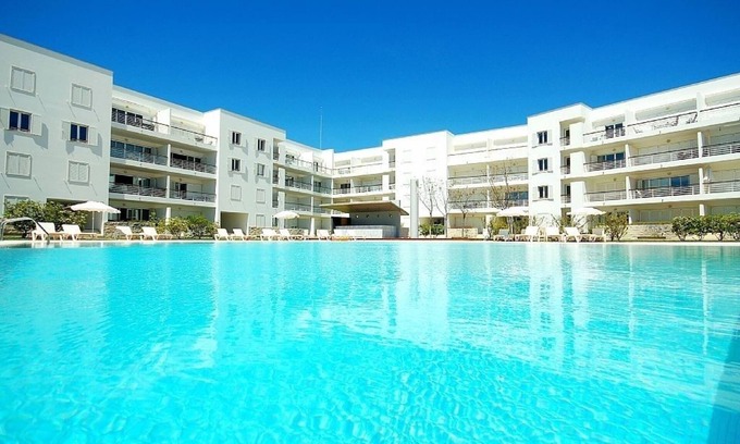Telheiro Apartment | Lovely Townhouse on Lagos Marina with swimming pool, Air Con & WiFi