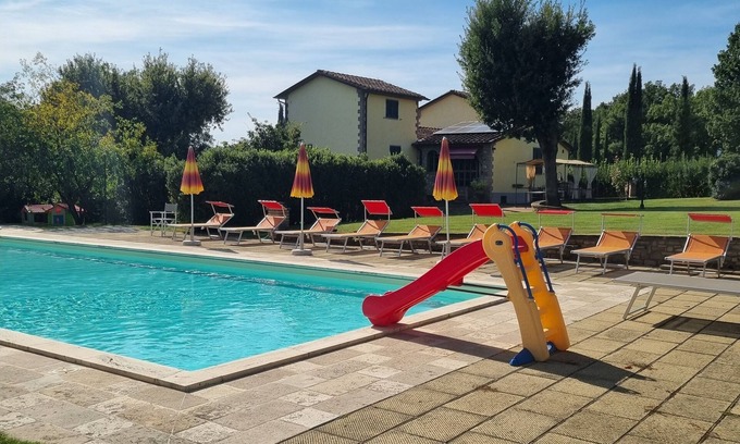 Santa Reparata Villa | Lovely Tuscan Villa: Pool,AC WI.FI 14 guests 7 bedrooms 7bath, Families/friends