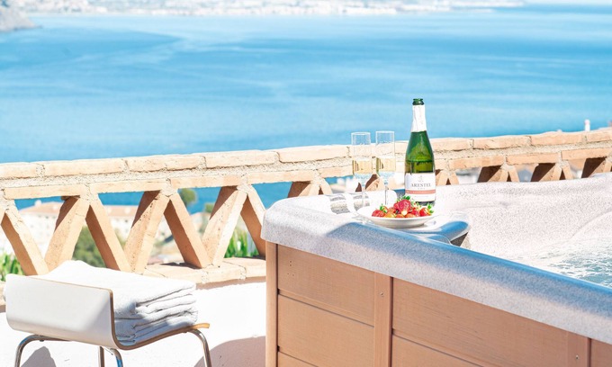 Velilla-Taramay Villa | Lovely villa with jacuzzi and heated pool