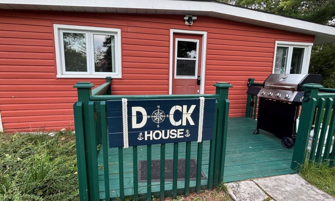 Wasaga Beach Cottage | Lovely Water Front Cottage- pool,firepit and amenities near by & access to water