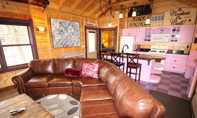 Fennville Cottage | Lovely weekend getaway! Cottage #3 just mins from Saugatuck