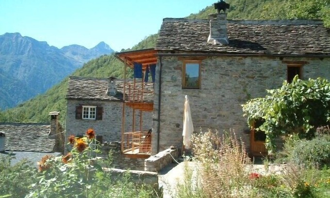 Valleggia House | Lovingly restored traditional house at the fringe of an ancient village