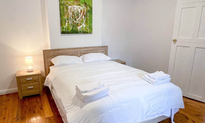 Granville House | Low Price Clean Linen Free Stuff No. 3 sleep 15 persons