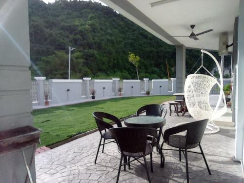Kampung Tembok House | LOW SEASON PROMOTION! 4B11B Mountainview 16 pax