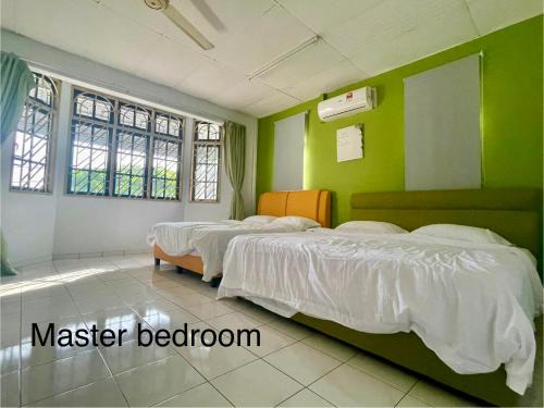 Taman Bertuah House | LOW SEASON PROMOTION! 4B12B max 25 pax Party House