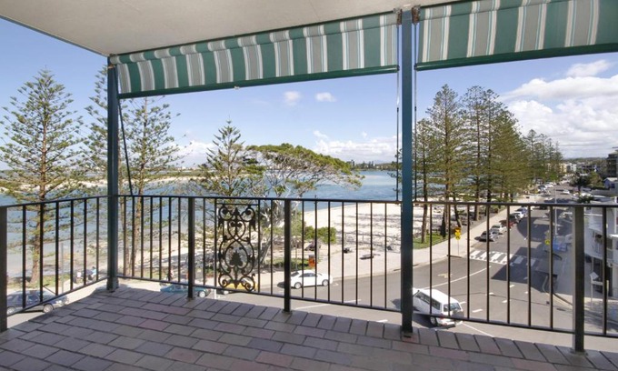 Caloundra Apartment | Lowanna Unit 10 24 Bulcock Beach Esplanade Bulcock Beach