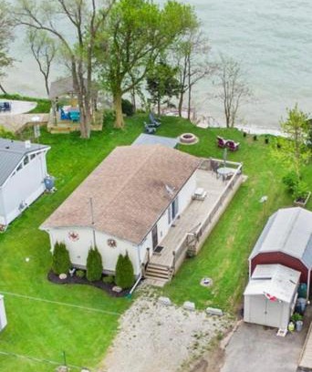 Dunnville House | Lowbanks Lakefront Lake Erie Cottage 3 bedrooms