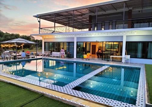 Khanong Phra Villa | Lsarl Pool Villa อิฏฐ์สรี พูลวิลล่า