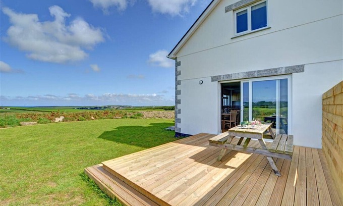Treburrick House | Lucerne - Three Bedroom House, Sleeps 6