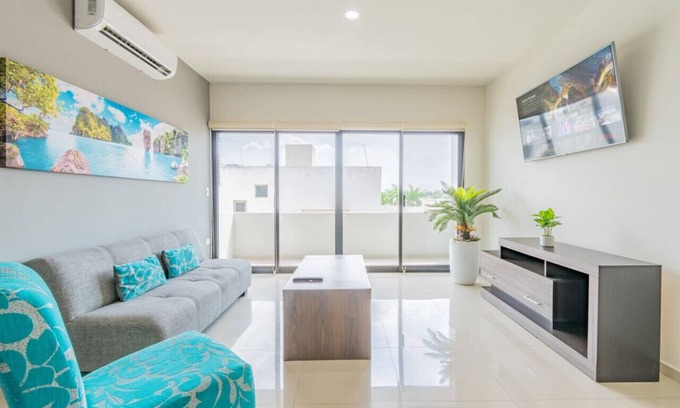 Zona Dorada Apartment | Lujoso Condominio Tiburon a 3 Cuadras de la Playa