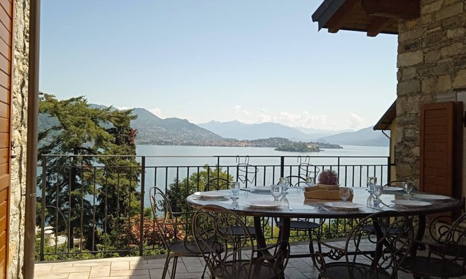 Carciano House | Lulù stone house with view of the lake