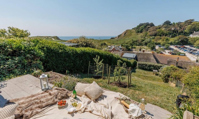 West Lulworth Cottage | Lulwind - walking distance to Lulworth Cove