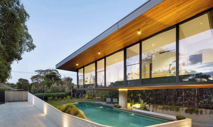 Mount Eliza House | Lumiere - Gas Heated Pool & Stroll to Beach