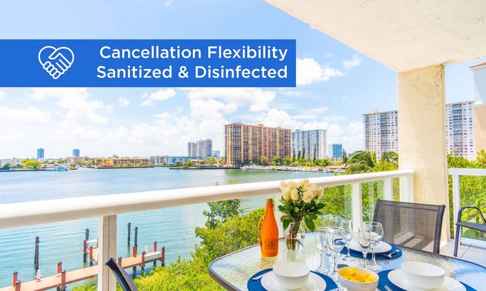Sunny Isles Beach Condo | Luminous corner condo overlooking the bay | WIFI + Netflix + Parking