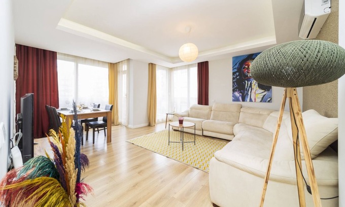 Antalya City Centre Apartment | Luminous Flat 15 min to Hadrian Gates