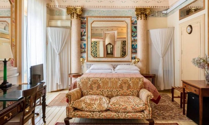 Sol Apartment | Luminous Persian Suite with Two Balconies over the Opera