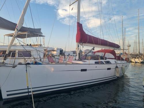 Sete Boat Rental | LUNA BAY, voilier 3 cabines 2 sdb en ville