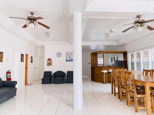 Oslob House | Luna Oslob Travellers Inn - Rest House