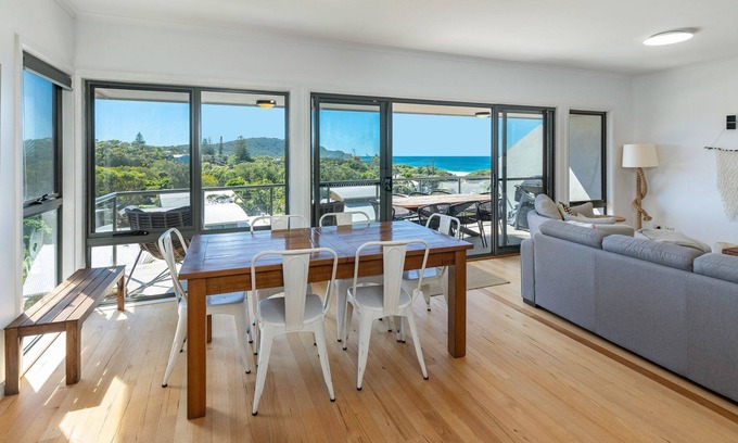Boomerang Beach House | Lunar Sea kick back and enjoy Panoramic Ocean Views at Boomerang Beach