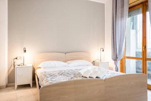 Luni Mare Apartment | Luni Mare Modern Balcony Flat