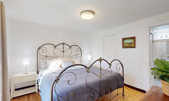 Universal City House | Lupita’s Casita Cozy, Spacious Yard, Sleeps 10, Pets OK, Fire Pit & Patio