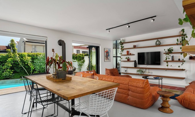 Cape Town City Centre Apartment | Lush 3 Bedroom Oasis - Pool - Mountain Views