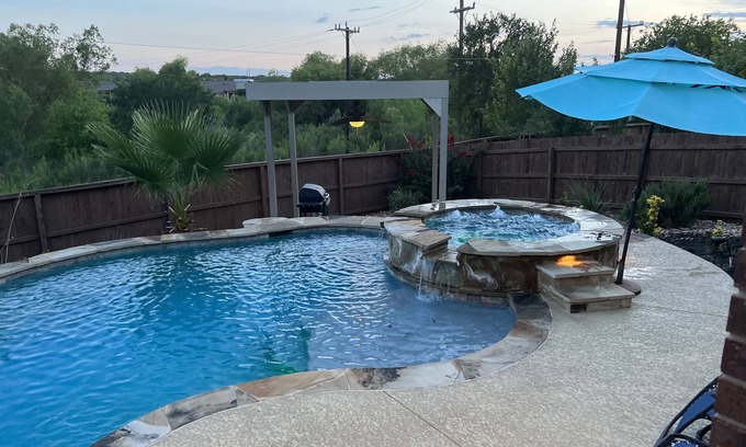 San Antonio Villa | Lush 7-BR, Heated Pool/Spa/Home Theater/Game Room near Seaworld/Six Flags (St2)