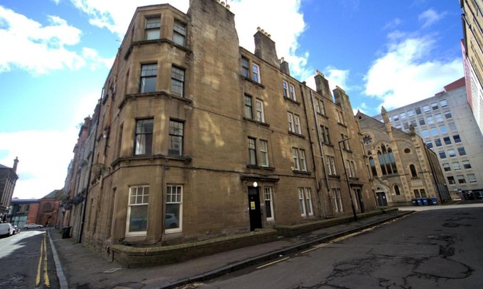 Glenisla Apartment | Lush Apartment in Dundee near Camperdown Wildlife Centre