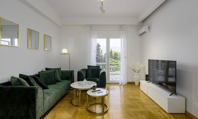 Athens City Centre Apartment | Lush Emerald apt. steps from the Acropolis!
