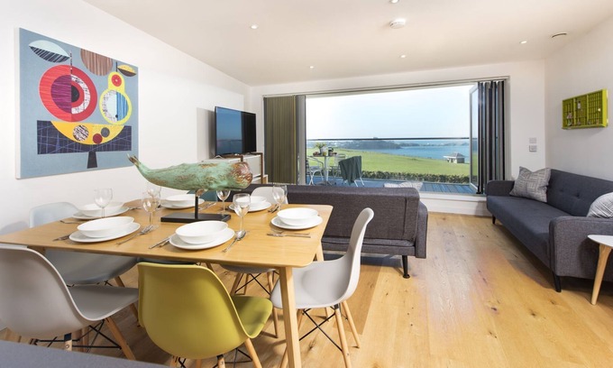 Lusty Glaze Apartment | Lusty Glaze View - an apartment that sleeps 6 guests in 2 bedrooms