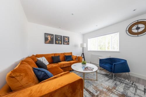 Luton House | LUTON LUXURY LIVING, LARGE PREMIUM HOUSE, NEWLY BUILT, FREE PARKING FOR UP TO 4 VEHICLES, GREAT ACCESS TO CENTRAL LUTON & THE M1 and A6, PERFECT FOR CONTRACTORS