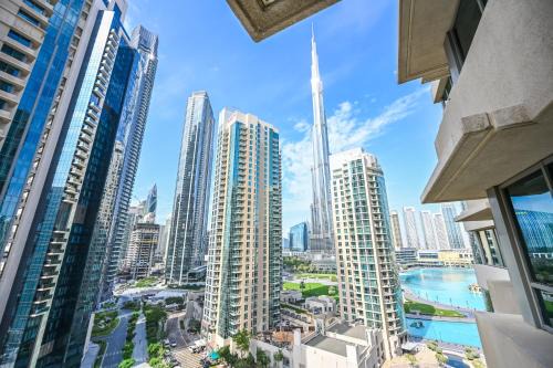 Downtown Dubai Apartment | LUX 2BR Burj & Fountain View Steps from Dubai Mall
