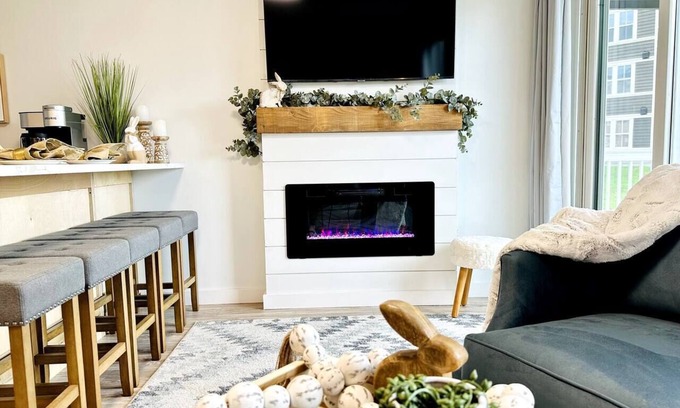 Snowshoe Condo | LUX 2BR True Ski In/Out- King+3Queens @ Lift