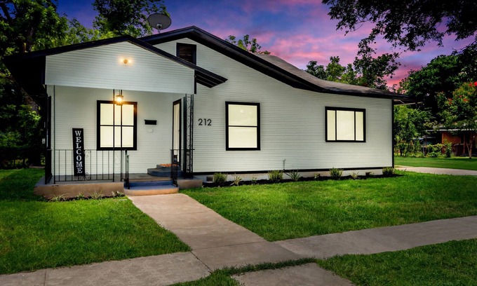 Harlandale House | Lux 4-bedroom Oasis Home, amenities, minutes from downtown & major attractions