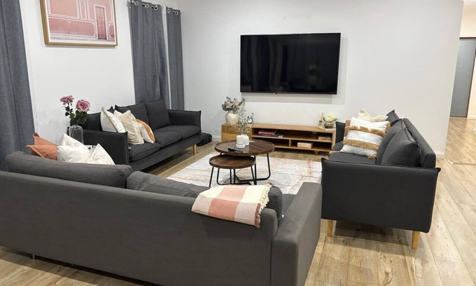 Bridge Inn House | Lux 4BR Retreat, Pet-Friendly
